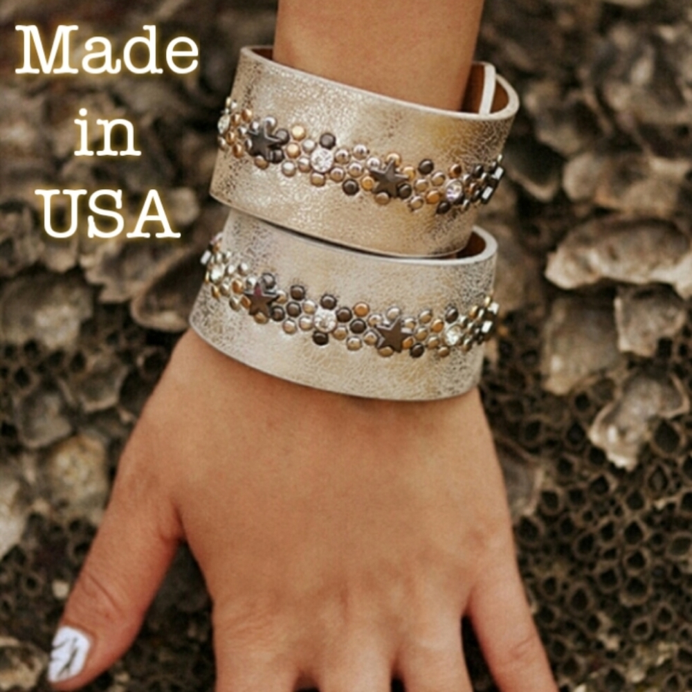 🎀Geniun Leather Star Rivet Cuff